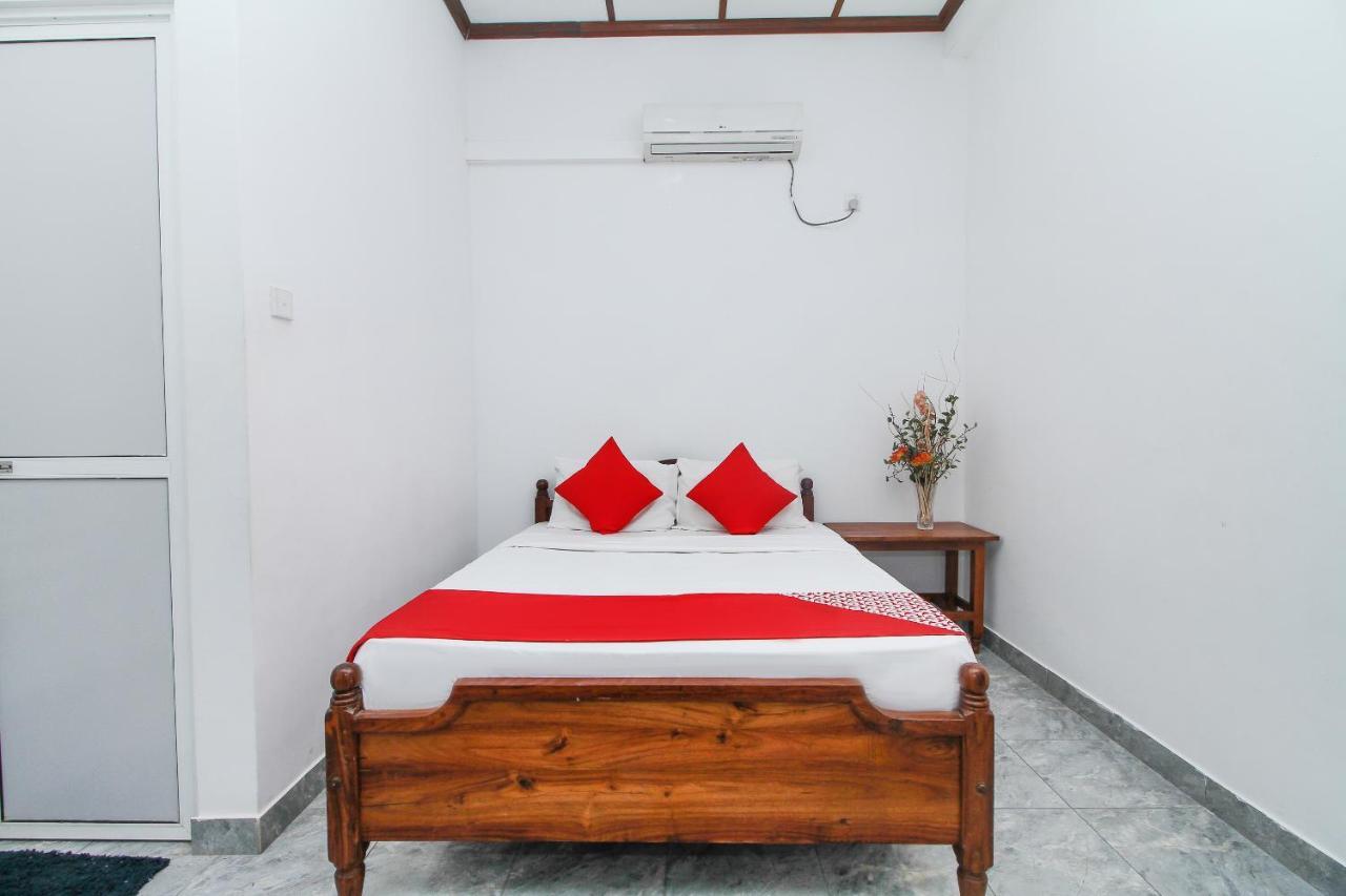 Leo'S Home Stay Dehiwala-Mount Lavinia Exterior photo