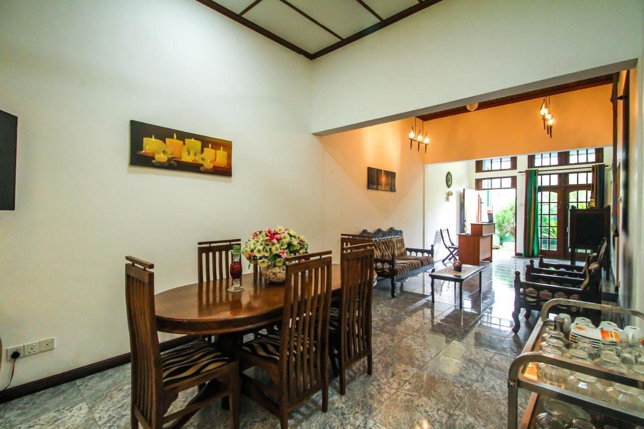 Leo'S Home Stay Dehiwala-Mount Lavinia Exterior photo